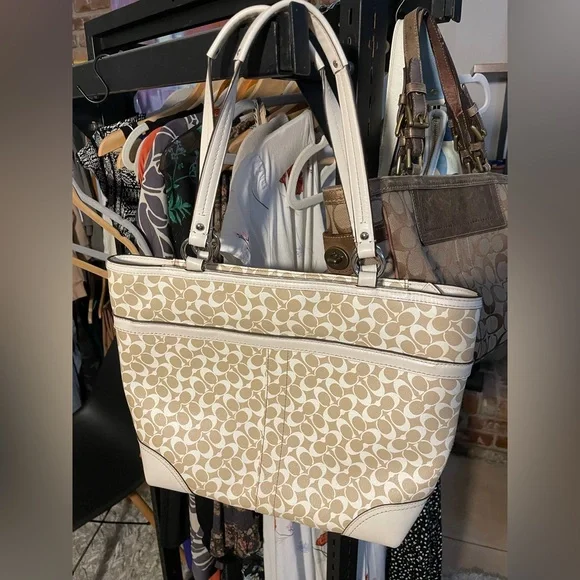 Coach Chelsea Signature Stripe Tote - Flaw - Picture 5 of 7